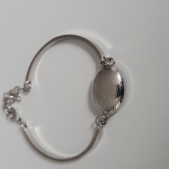 Earrings and bracelet set - Picture 5 of 5